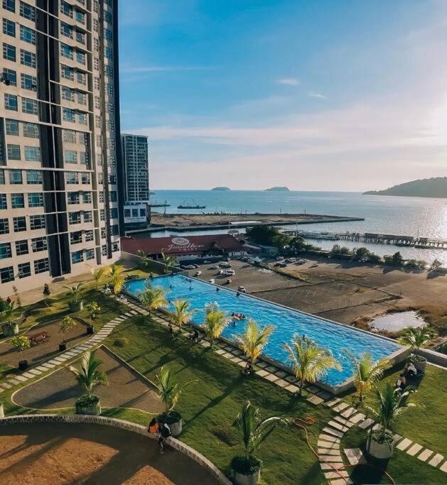 Sea&Pool View Stunning Homestay, Wifi, Netflix Near Malls, Jetty, Convenient Stores Kota Kinabalu Ngoại thất bức ảnh